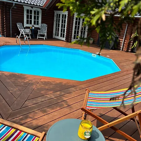 Semesterbostad Cozy With Heated Pool Lundby Stationsby