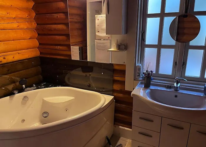 Semesterbostad Cozy With Heated Pool Lundby Stationsby